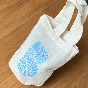 Small ‘B’ Linen tote